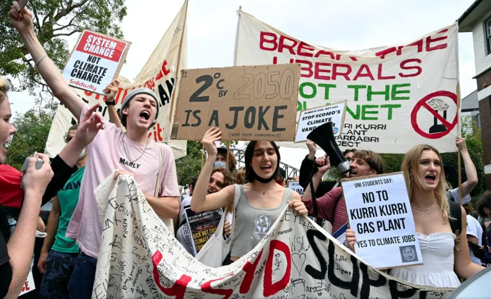 Students in Sydney on March 25, 2022, during a protest highlighting inadequate progress to address climate change.